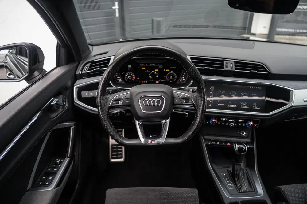 Audi Q3 45 TFSI Quattro S Line 230PK PANO uit 2019, foto 14