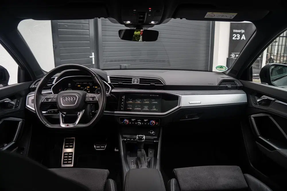 Audi Q3 45 TFSI Quattro S Line 230PK PANO uit 2019, foto 2