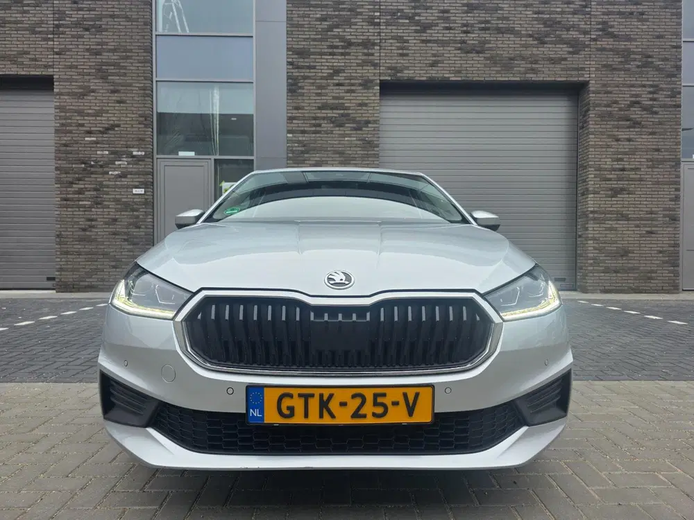 Skoda Fabia 1.0 TSI Monte Carlo uit 2024, foto 2