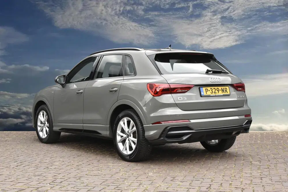 Audi Q3 35 TFSI S-Edition 2x S-line uit 2022, foto 2
