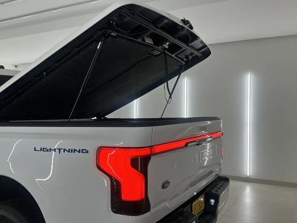 Ford F-150 USA F-150 LIGHTNING Lariat (bj 2023) uit 2023, foto 4