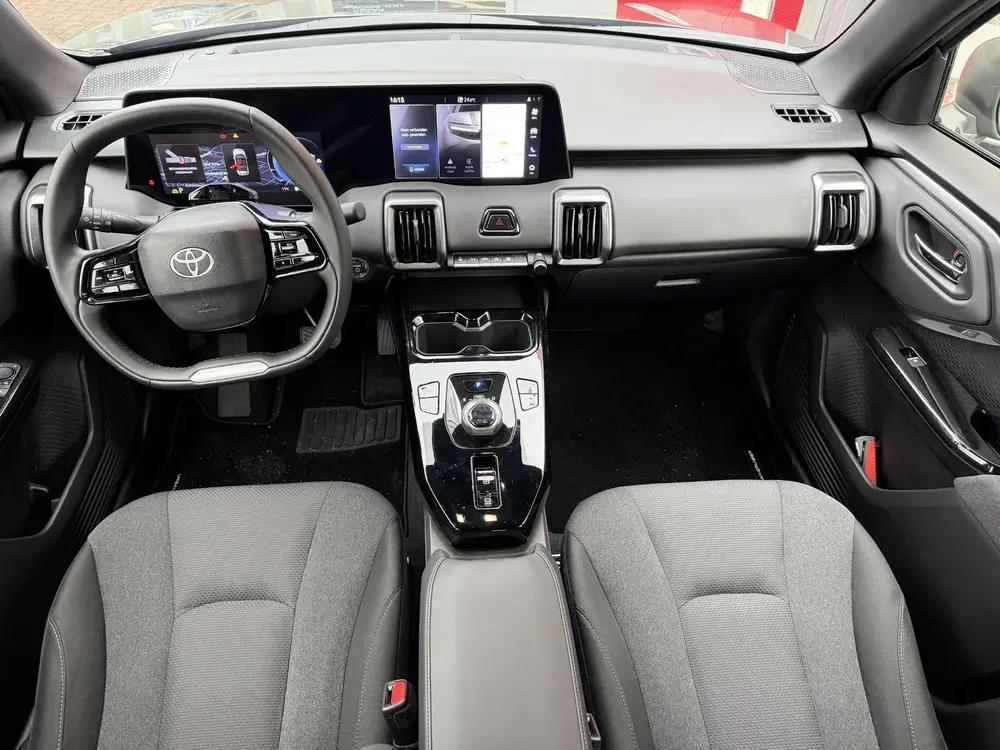 Toyota Urban Cruiser Dynamic 61 kWh uit 2026, foto 12