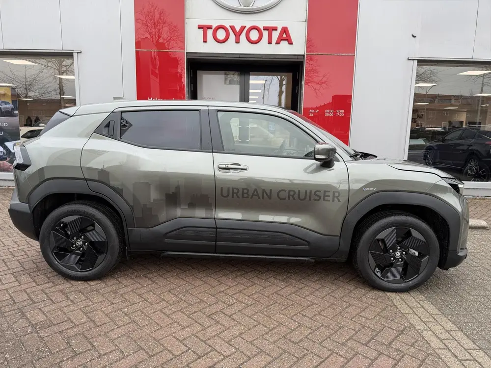 Toyota Urban Cruiser Dynamic 61 kWh uit 2026, foto 2