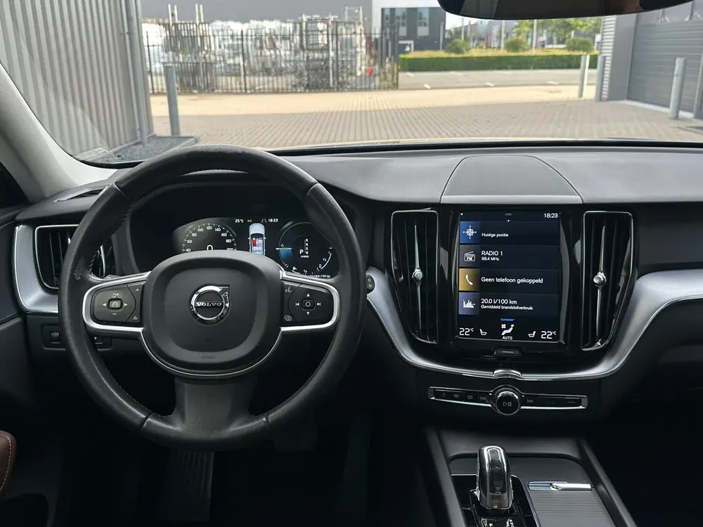 Volvo XC60 2.0 T8 Twin Engine AWD ACC Trekhaak Pano Leer Cam uit 2019, foto 16