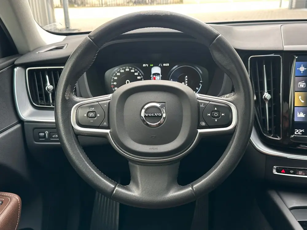 Volvo XC60 2.0 T8 Twin Engine AWD ACC Trekhaak Pano Leer Cam uit 2019, foto 17