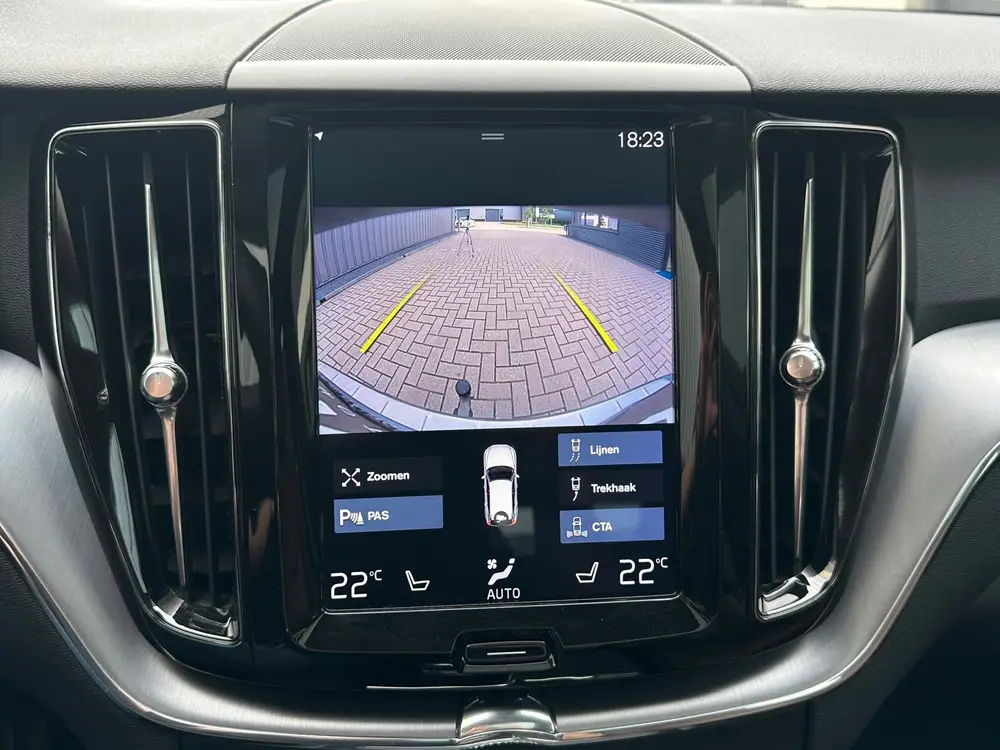 Volvo XC60 2.0 T8 Twin Engine AWD ACC Trekhaak Pano Leer Cam uit 2019, foto 19