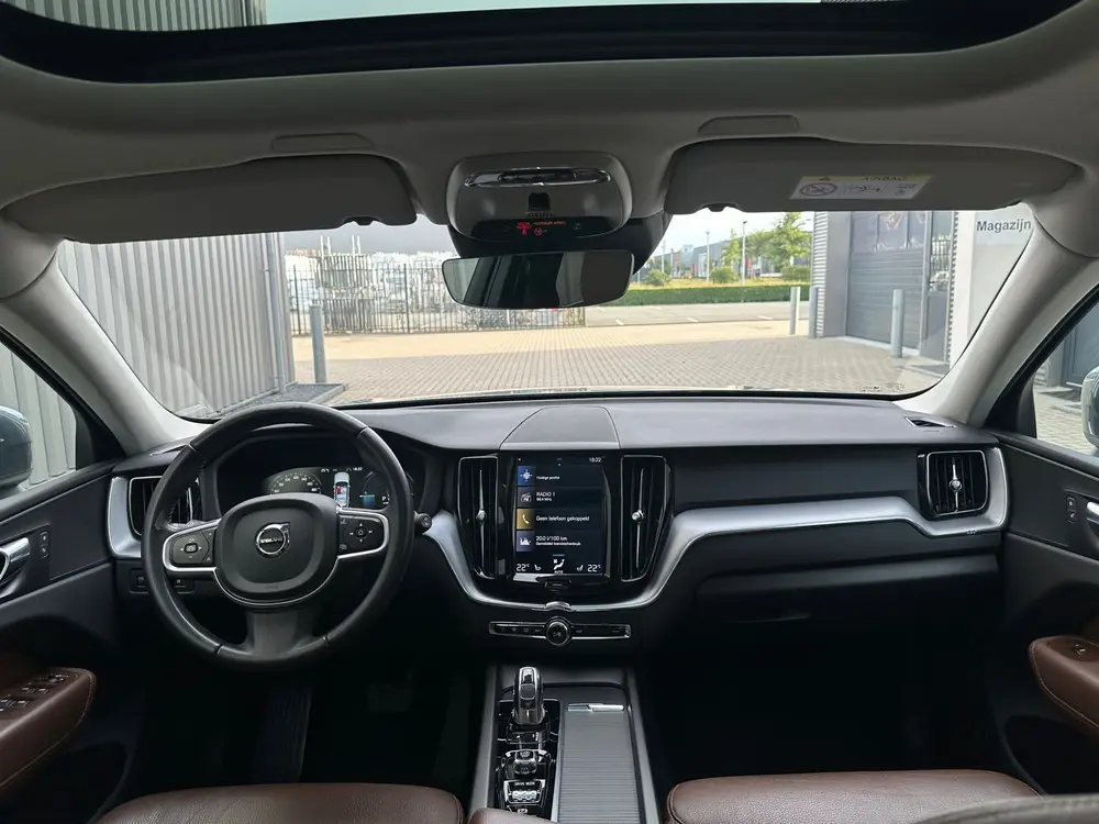 Volvo XC60 2.0 T8 Twin Engine AWD ACC Trekhaak Pano Leer Cam uit 2019, foto 3
