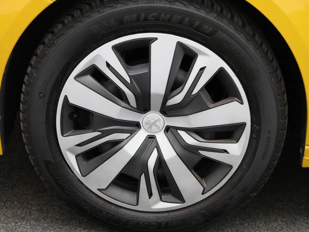 Peugeot 208 1.2 PureTech Active Pack uit 2023, foto 12