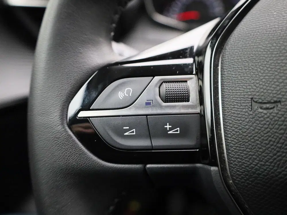 Peugeot 208 1.2 PureTech Active Pack uit 2023, foto 17