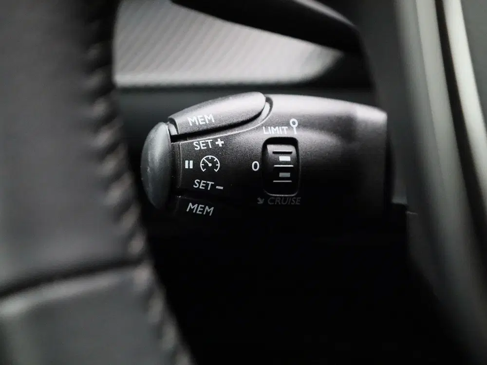 Peugeot 208 1.2 PureTech Active Pack uit 2023, foto 20