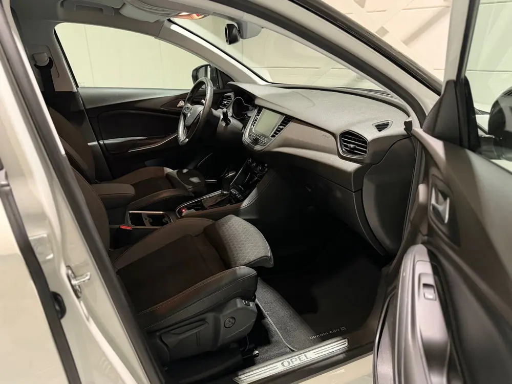 Opel Grandland X 1.2 Turbo uit 2019, foto 2
