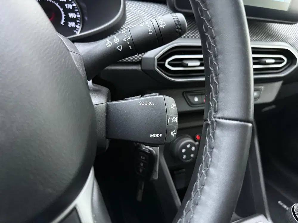 Dacia Jogger 1.0 TCe 110 Expression 5p. uit 2023, foto 19