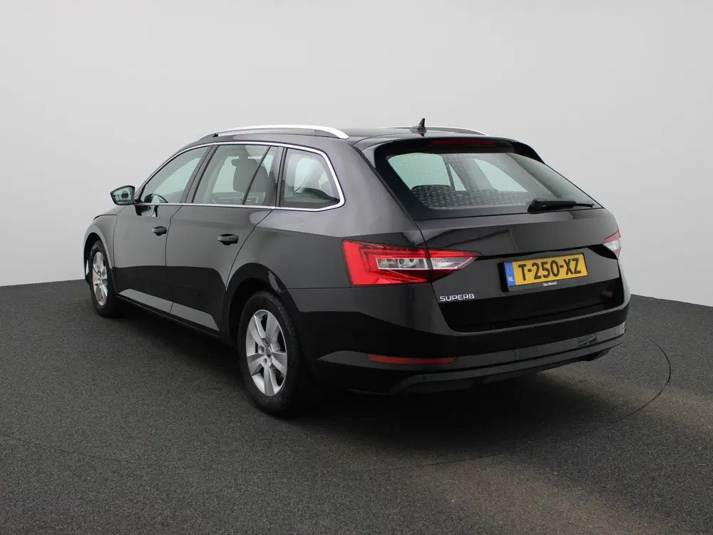 Skoda Superb 1.5 TSI ACT Business Edition uit 2023, foto 2