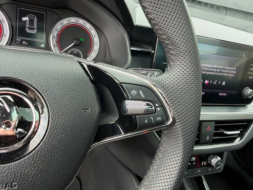 Skoda Kamiq 1.5 TSI ACT Sportline Monte Carlo I Pano I uit 2023, foto 12