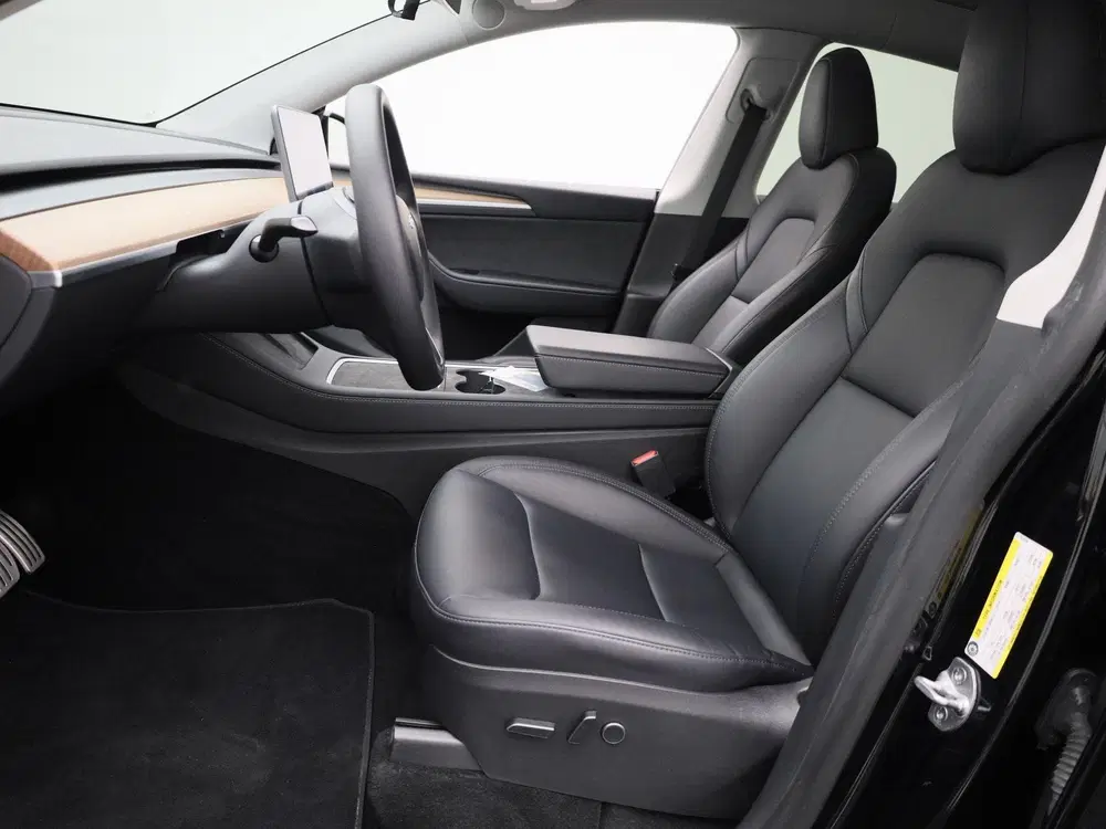 Tesla Model Y Performance AWD 75 kWh uit 2022, foto 11