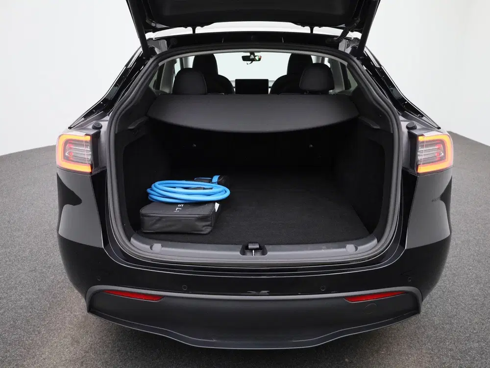 Tesla Model Y Performance AWD 75 kWh uit 2022, foto 13
