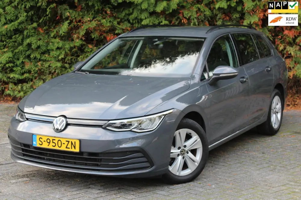 Volkswagen Golf Variant 1.0 eTSI Life Business 110PK | Carpl uit 2023