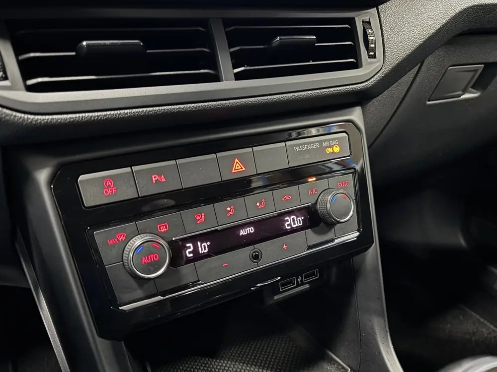 Volkswagen T-Cross 1.0 TSI Life Navi | Clima | Cruise | PDC uit 2020, foto 17