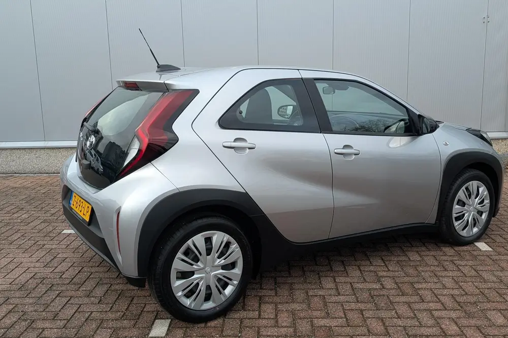 Toyota Aygo X 1.0 VVT-i MT Play uit 2024, foto 2