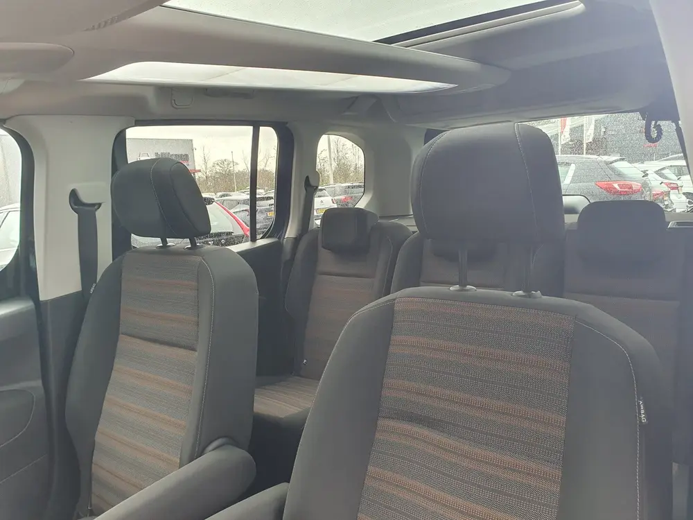 Opel Combo 1.2 Turbo L1H1 Edition PANO uit 2019, foto 4