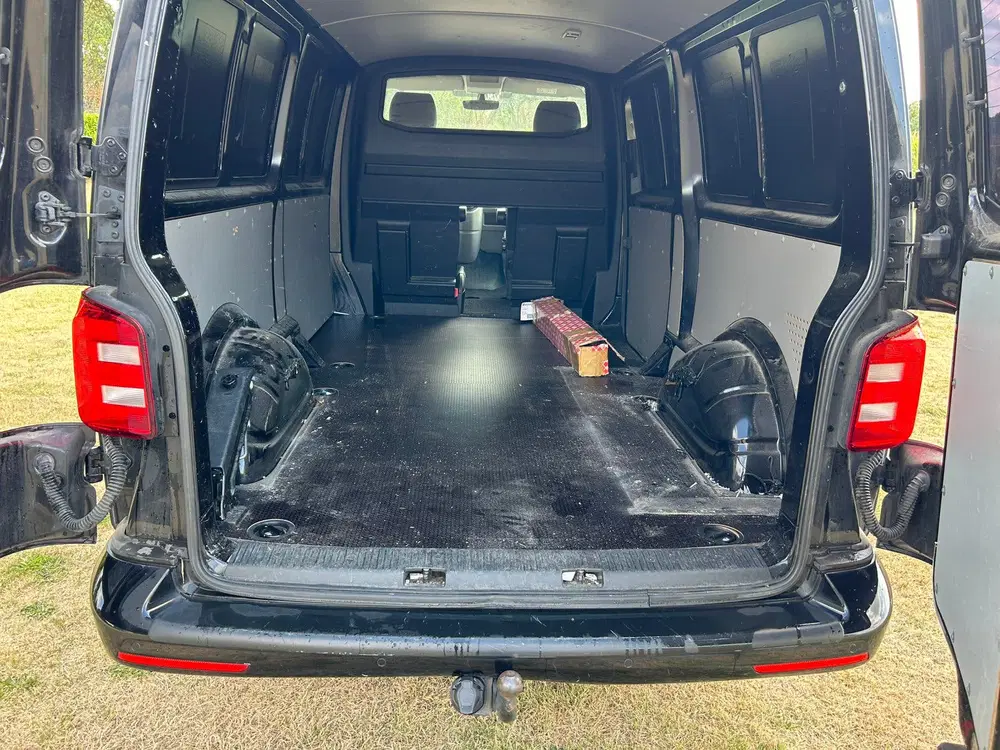 Volkswagen Transporter 2.0TDI 110KW 2019 Zwart Adv. Lezen uit 2019, foto 5