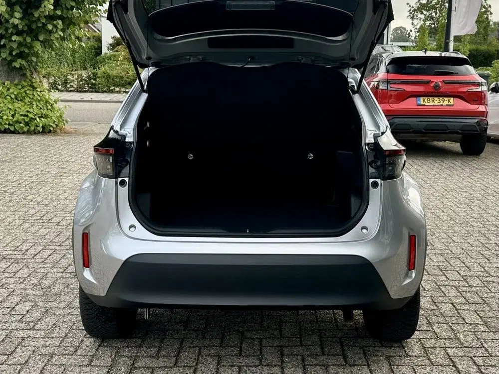 Toyota Yaris Cross 1.5 Hybrid 130PK Dynamic Camera Stoel uit 2025, foto 16