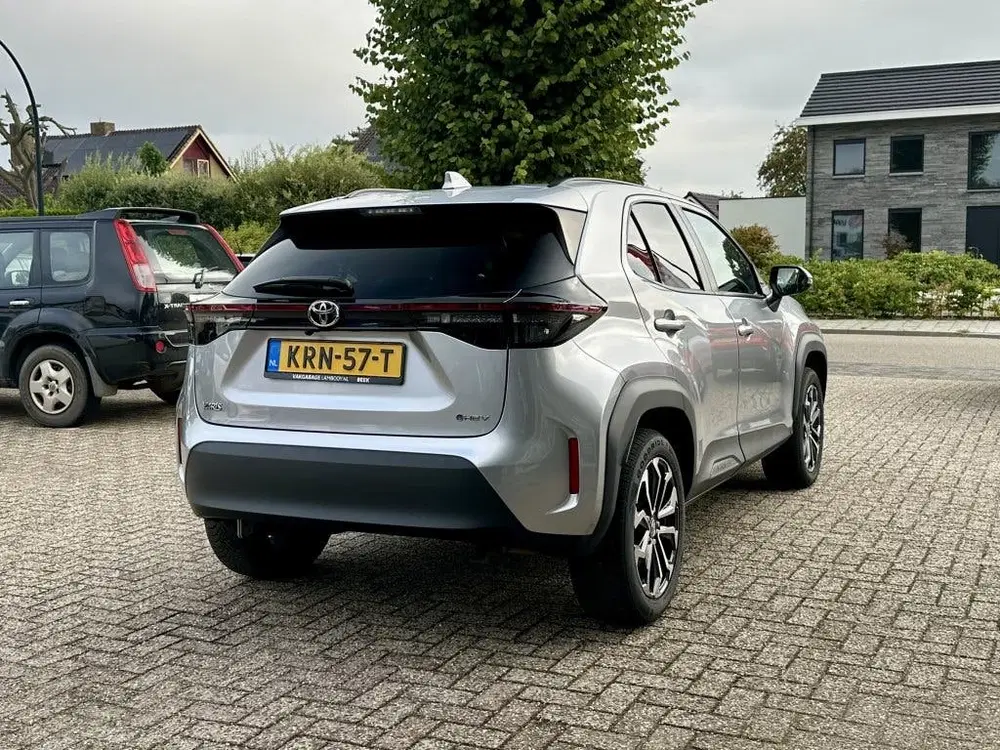 Toyota Yaris Cross 1.5 Hybrid 130PK Dynamic Camera Stoel uit 2025, foto 2
