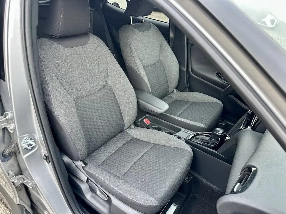 Toyota Yaris Cross 1.5 Hybrid 130PK Dynamic Camera Stoel uit 2025, foto 4
