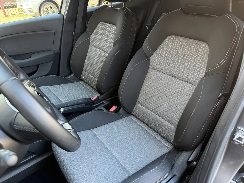 Renault Clio 1.0 TCe 90 Evolution uit 2022, foto 10