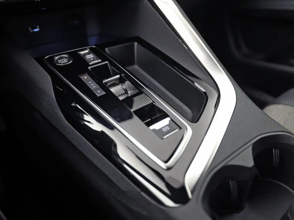 Peugeot 3008 1.6 HYbrid 225 Allure Sport 225Pk Automaat uit 2024, foto 11