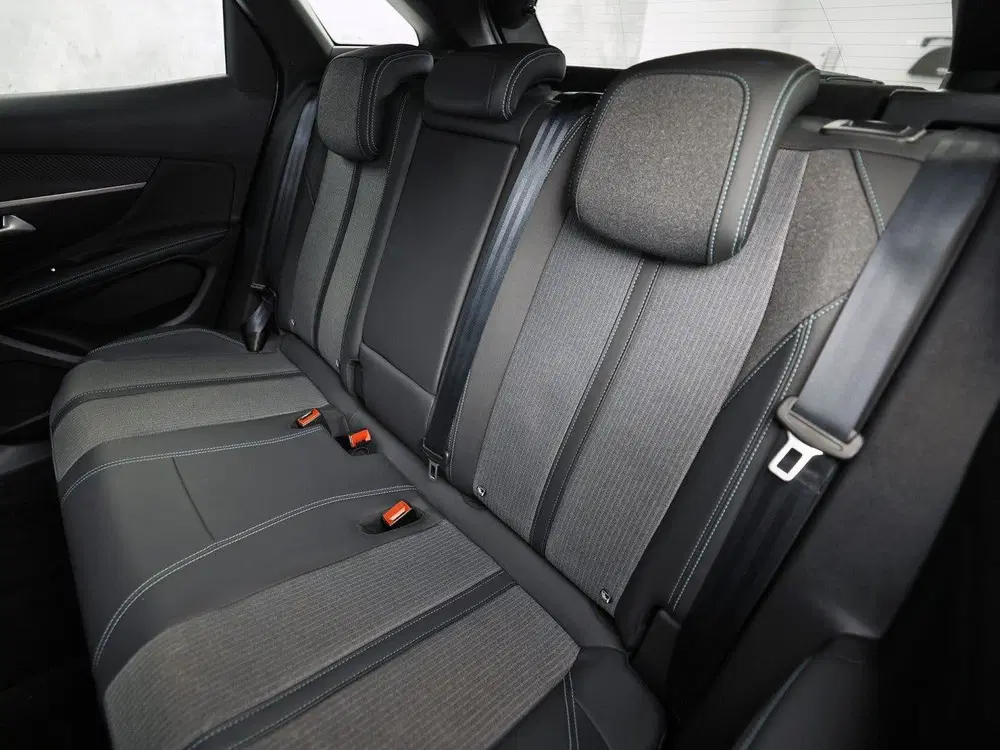 Peugeot 3008 1.6 HYbrid 225 Allure Sport 225Pk Automaat uit 2024, foto 17