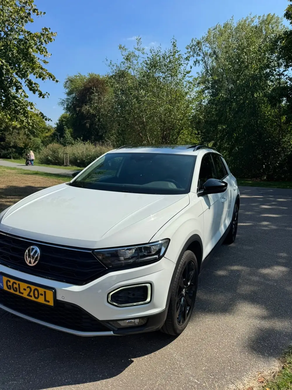 Volkswagen T-Roc 1.5 TSI 150pk 7-DSG 2021 Wit Panoramadak uit 2021