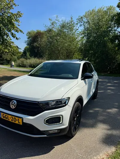 Volkswagen T-Roc 1.5 TSI 150pk 7-DSG 2021 Wit Panoramadak uit 2021