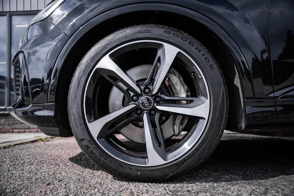 Audi Q7 55 TFSIe quattro S-Line uit 2023, foto 19