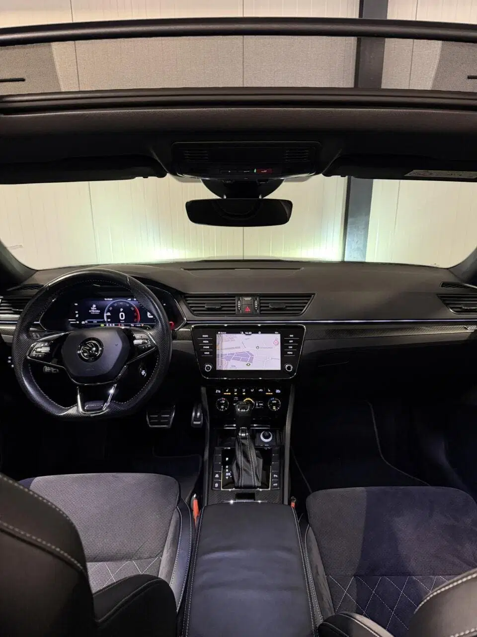 Skoda Superb Superb 1.5 TSI Sportine Pano Virtual Trekh uit 2022, foto 2