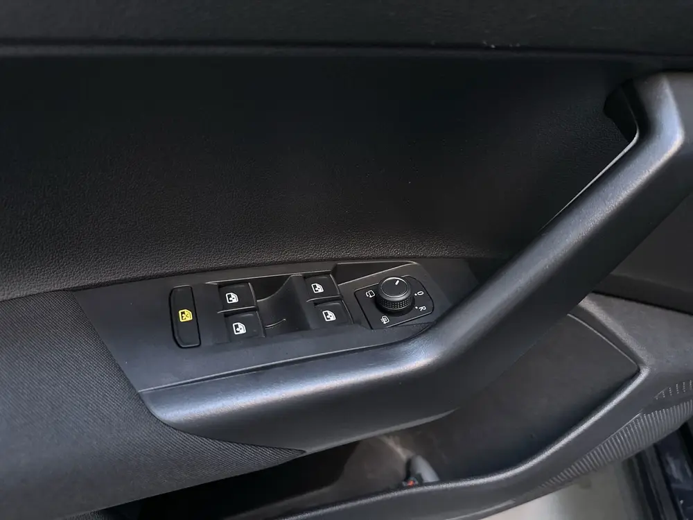 Volkswagen Polo 1.0 TSI DSG R-Line Business Virtual Cockpit uit 2023, foto 18