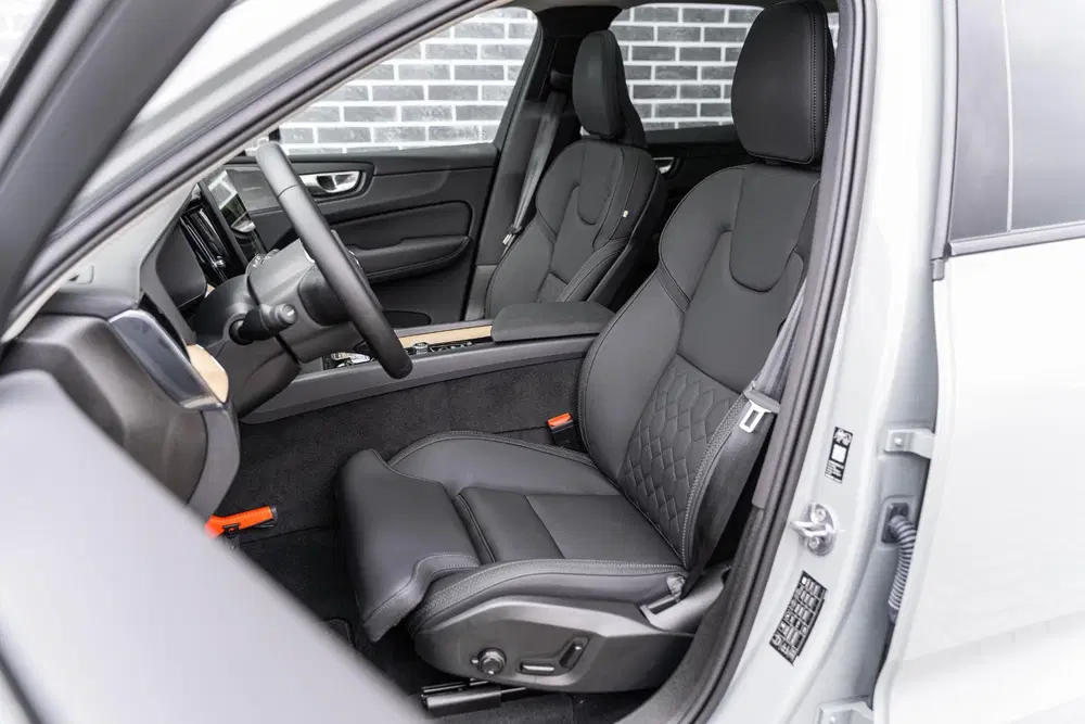 Volvo XC60 2.0 T6 Plug-in Hybrid AWD Ultra Dark uit 2026, foto 11