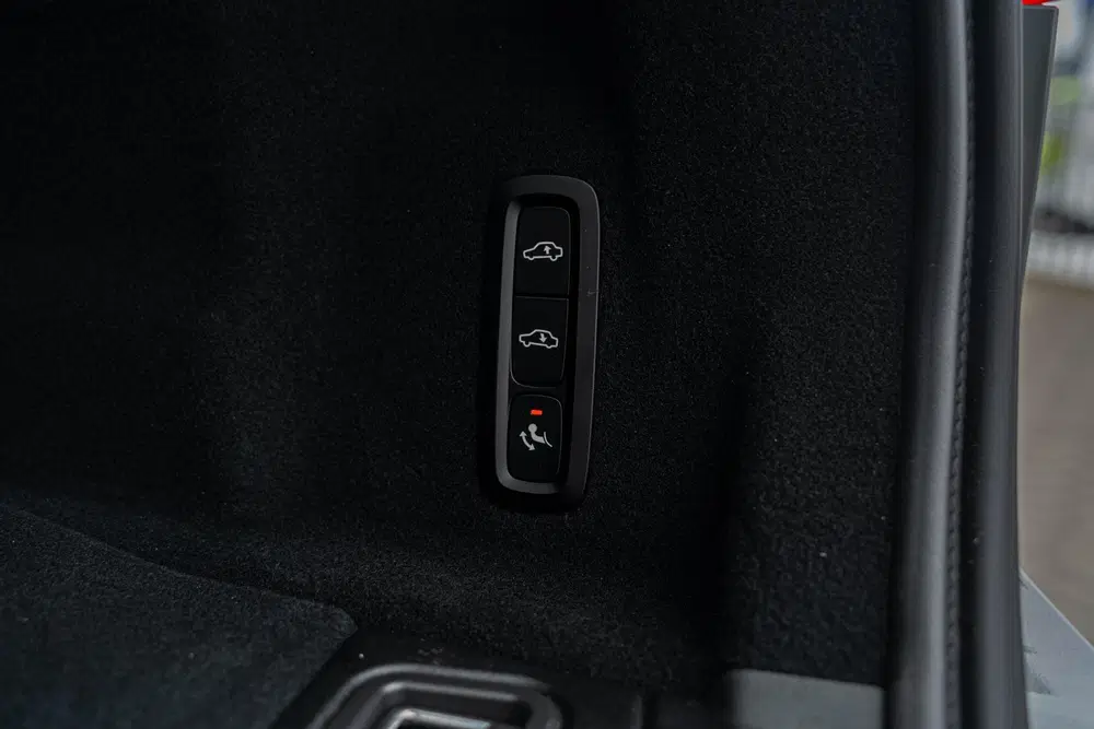 Volvo XC60 2.0 T6 Plug-in Hybrid AWD Ultra Dark uit 2026, foto 17