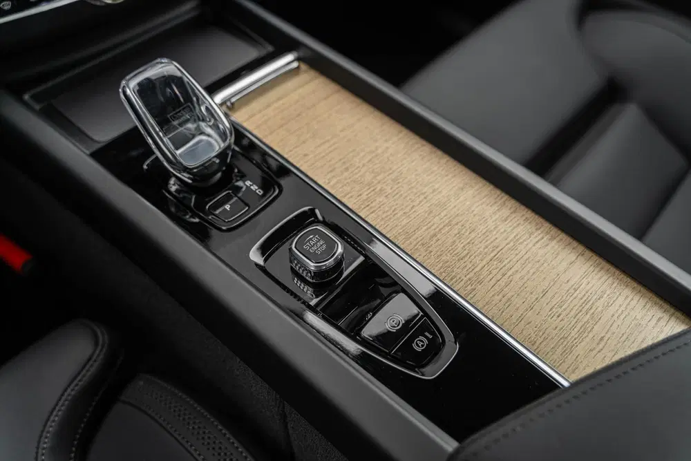 Volvo XC60 2.0 T6 Plug-in Hybrid AWD Ultra Dark uit 2026, foto 19