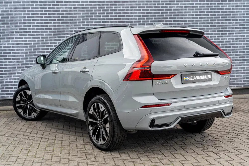 Volvo XC60 2.0 T6 Plug-in Hybrid AWD Ultra Dark uit 2026, foto 3