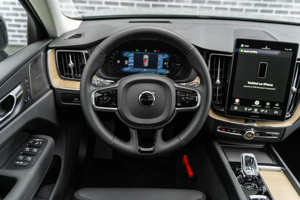 Volvo XC60 2.0 T6 Plug-in Hybrid AWD Ultra Dark uit 2026, foto 5