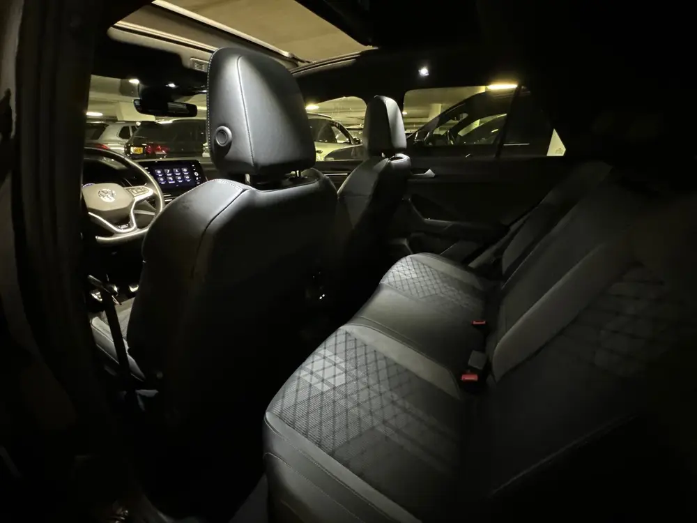 Volkswagen T-Roc 1.5 TSI R-Line Pano|IQ|Keyles|CarPlay|Sfeer uit 2024, foto 17