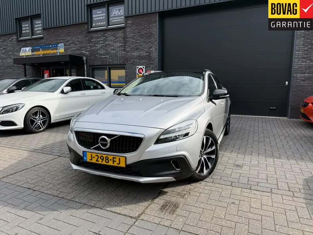 Volvo V40 Cross Country 1.5 T3 Summum uit 2019