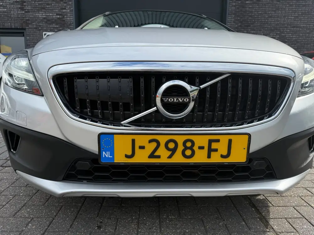 Volvo V40 Cross Country 1.5 T3 Summum uit 2019, foto 11