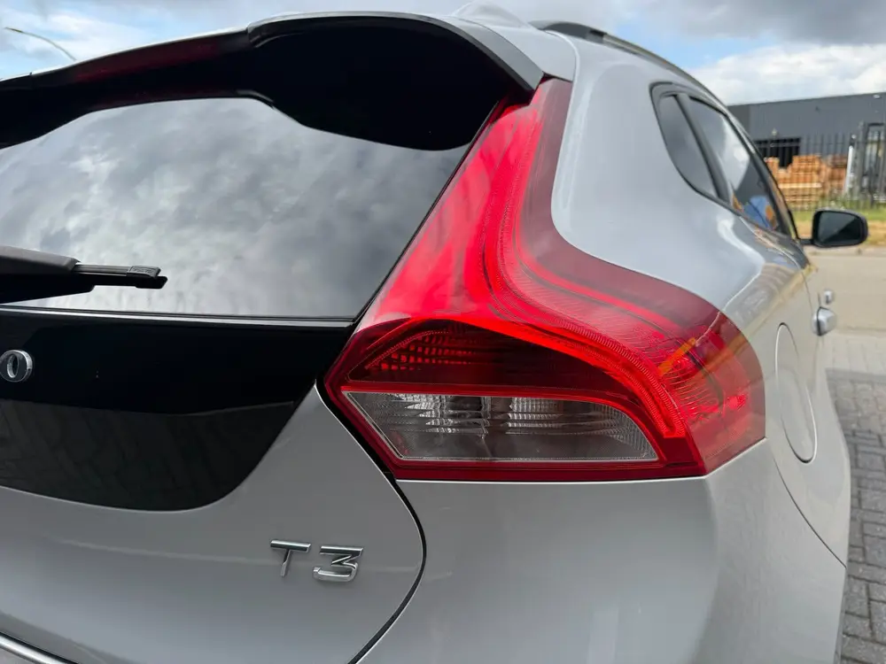 Volvo V40 Cross Country 1.5 T3 Summum uit 2019, foto 16