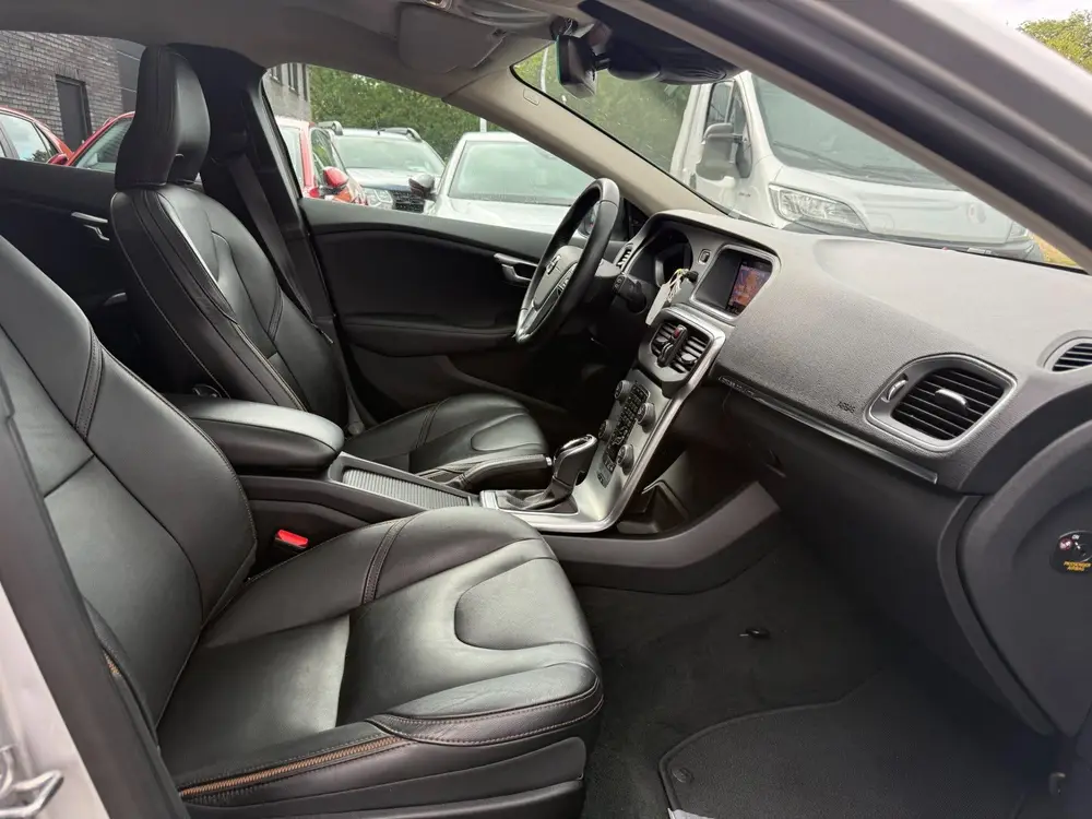 Volvo V40 Cross Country 1.5 T3 Summum uit 2019, foto 19