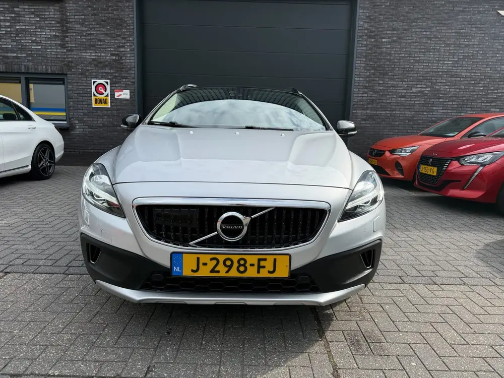 Volvo V40 Cross Country 1.5 T3 Summum uit 2019, foto 2