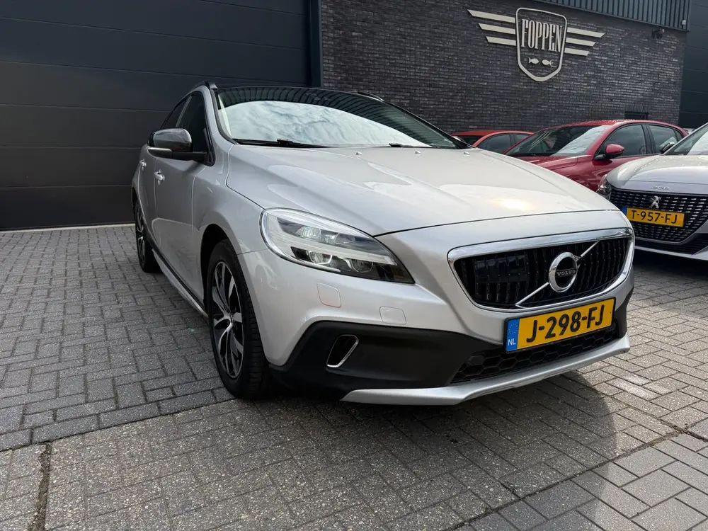 Volvo V40 Cross Country 1.5 T3 Summum uit 2019, foto 3