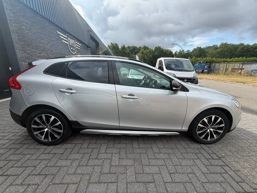 Volvo V40 Cross Country 1.5 T3 Summum uit 2019, foto 4
