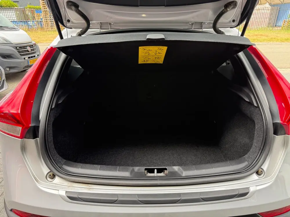 Volvo V40 Cross Country 1.5 T3 Summum uit 2019, foto 7